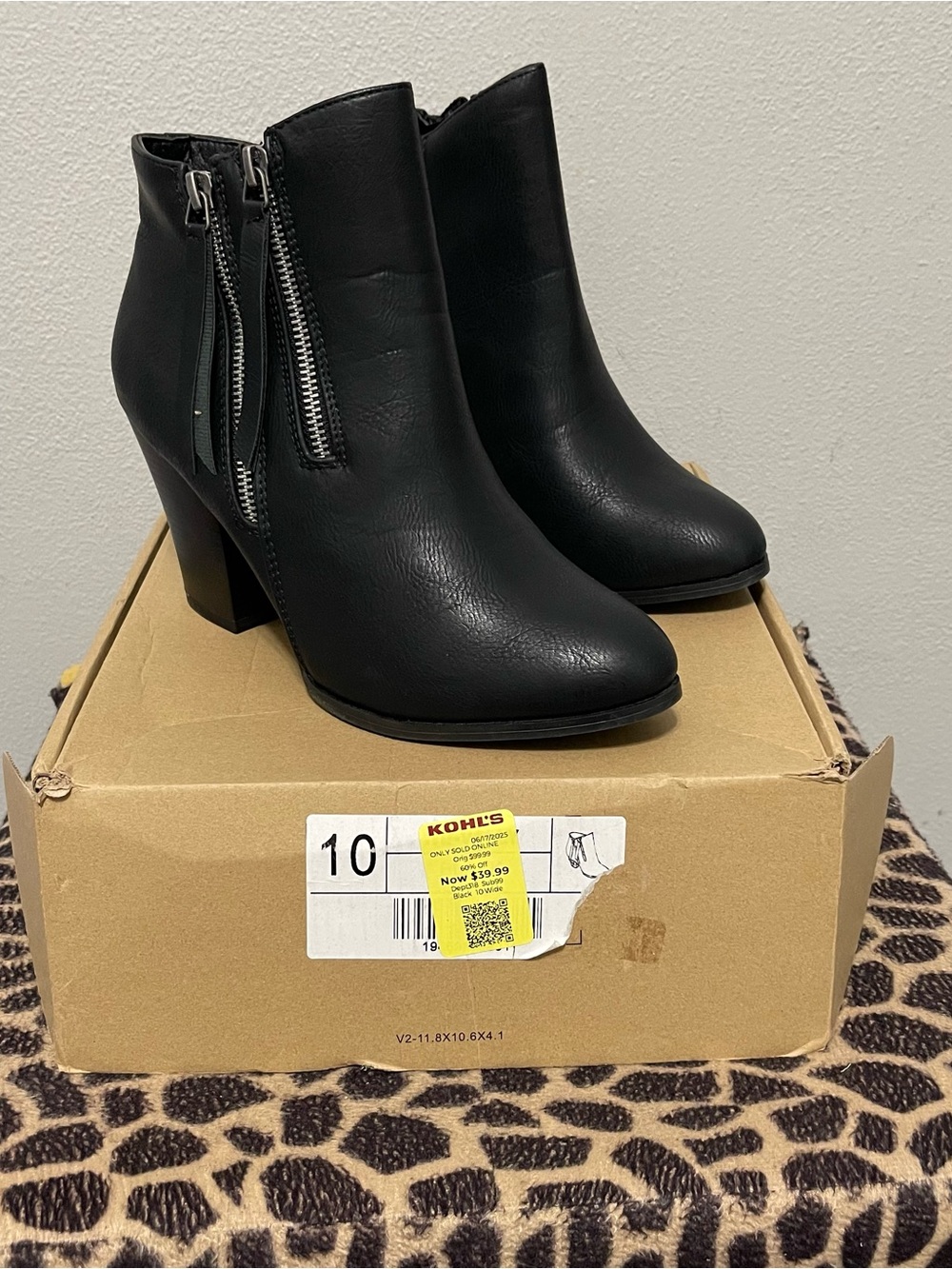 Journee Collection Vally Chunky Heel Ankle Booties Black NIB Womens 10